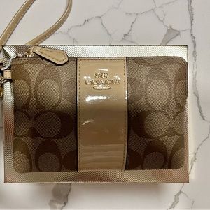 NWT Coach Box Signature PVC Leather Zip Wristlet